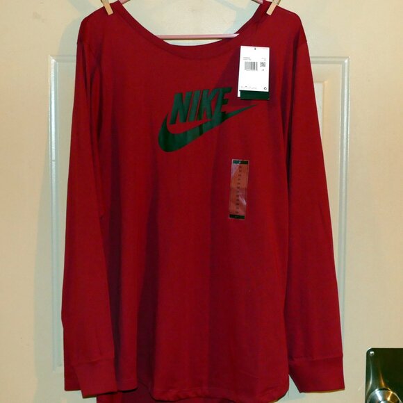 Nike Tops - Nike Plus Size Long Sleeve Cotton Graphic Top NWT